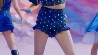 Here’s Jeongyeon Showing Off Her Legs Again